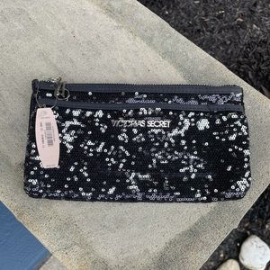 BNWT Victoria’s Secret clutch